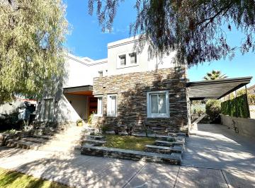 Casa de 8 ambientes, Ciudad de Mendoza · Casa en Venta en Dalvian