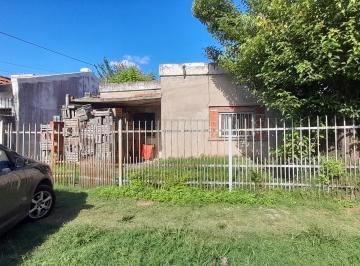 Casa · 100m² · 2 Dormitorios · 1 Cochera · Amplio Terreno. Excelente Zona. 2 Viviendas en Venta. Ituzaingo Nte
