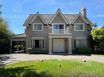 Casa · 300m² · 5 Ambientes · Excelente Propiedad en Haras Maria Eugenia