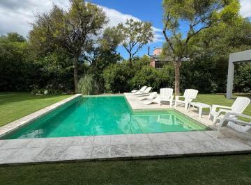 Casa de 4 ambientes, Córdoba · En Venta: Propiedad Exclusiva en El Barrio Privado El Bosque.