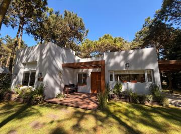 Casa Alquiler Temporal 650m² de 3 ambientes · Casa de Los Titanes I Ideal Para Familias - Ayres del Bosque Alojamientos