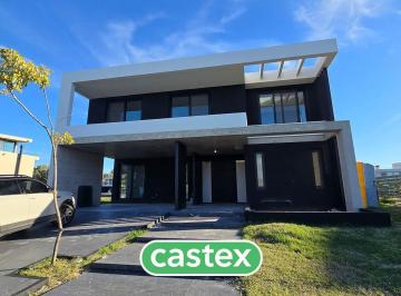 Casa · 290m² · 7 Ambientes · 2 Cocheras · Casa en Los Castaños