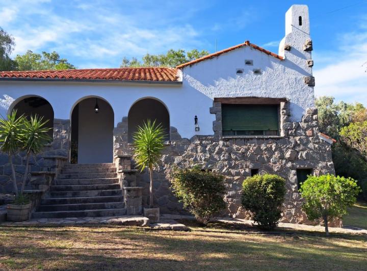 Casa · 341m² · 11 Ambientes · 1 Cochera