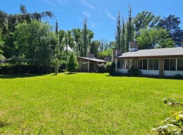 Casa · 167m² · 4 Ambientes · 2 Cocheras · Venta 2 Casas Amobladas en Villa Ciudad Parque!
