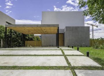 Casa · 166m² · 5 Ambientes · 2 Cocheras · Casa en Venta en Barrio Araucarias, Puertos, Escobar, Zona Norte