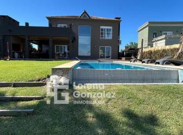 Casa · 197m² · 5 Ambientes · 6 Cocheras · Casa en Alquiler El Canton