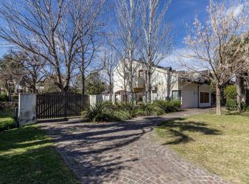Casa · 333m² · 7 Ambientes · 2 Cocheras · Venta de Casa en San Marino - 4 Dorm. Funes Hills - Funes