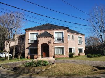 Casa · 427m² · 8 Ambientes · 5 Cocheras · Casa en Venta en B° Los Fresnos, Muñiz