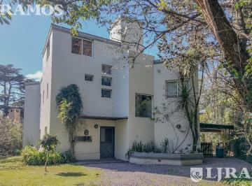 Casa · 198m² · 6 Ambientes · Casa en Barrio El Barranco