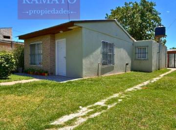 Casa · 204m² · 6 Ambientes · 1 Cochera · Casa 3 Habitaciones, Amplio Jardin, Sobre Asfalto, Glew, Venta