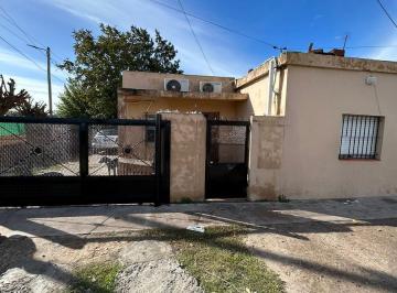 Casa · 64m² · 3 Ambientes · 1 Cochera · Casa en Esquina, Cerca Av Espora, Glew, Venta