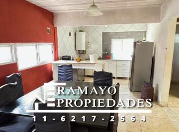 Casa · 100m² · 3 Ambientes · 1 Cochera · Casa 2 Habitaciones, Local y Pileta, Cerca del Centro, Facilidades de Pago, San Vicente, Venta