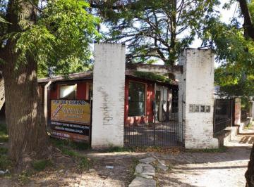 Local comercial · 98m² · 1 Ambiente · Comercio con Amplia Cocina en Esquina Para Inversionistas, Longchamps, Venta