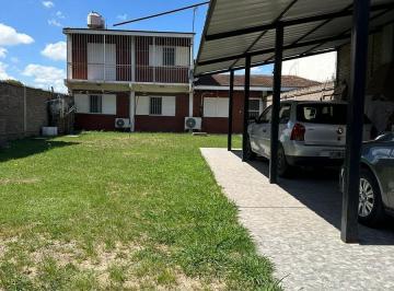 Casa · 120m² · 5 Ambientes · 1 Cochera · Chalet 3 Habitaciones Amplio Jardín, Longchamps, Venta