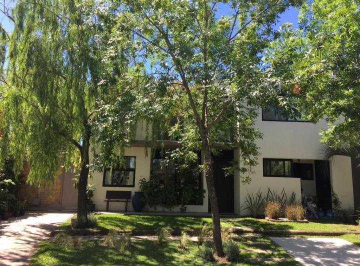 Casa · 200m² · 3 Dormitorios