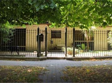 Casa de 5 ambientes, Almirante Brown · Chalets Sobre Dos Lotes