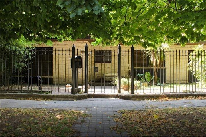 Casa · 400m² · 5 Ambientes · 2 Cocheras