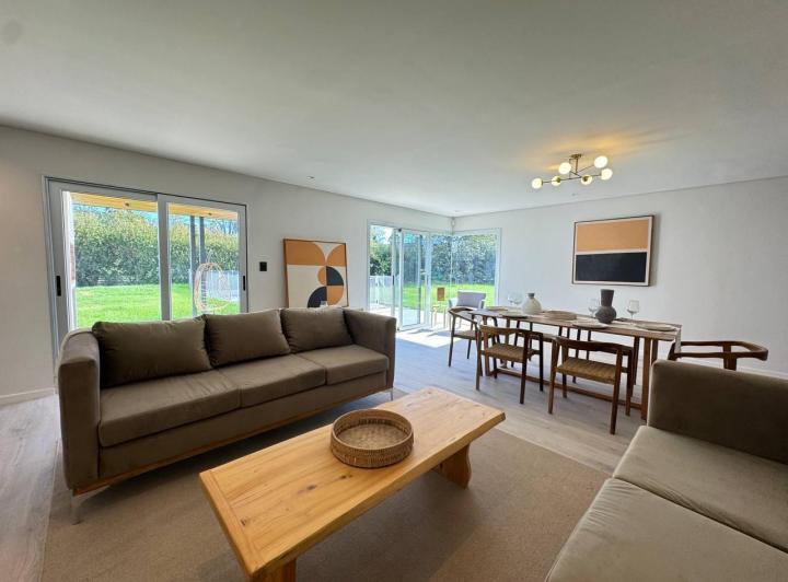 Casa · 220m² · 5 Ambientes · 1 Cochera