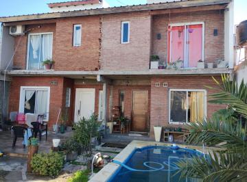 Casa · 250m² · 11 Ambientes · 2 Cocheras · Locales con 3 Viviendas.