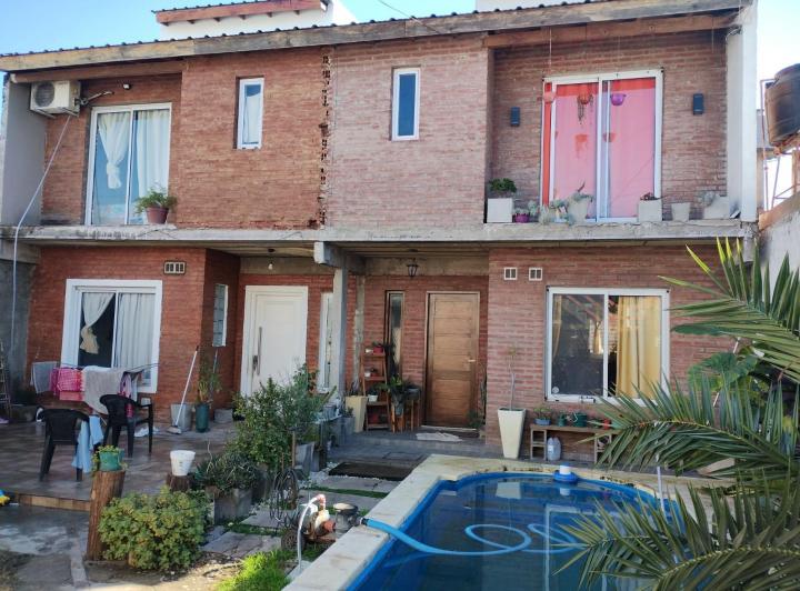 Casa · 250m² · 11 Ambientes · 2 Cocheras
