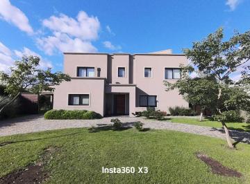 Casa · 6 Ambientes · 2 Cocheras · Casa en Gualeguaychu