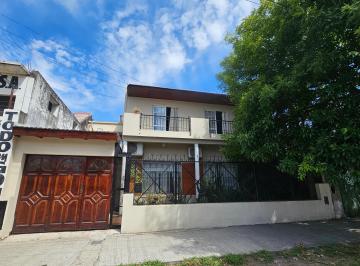 Casa de 5 ambientes, Lomas de Zamora · Casa con Potencial Para 2 Familias
