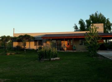 Casa · 110m² · 3 Ambientes · 1 Cochera · Casa - Guernica