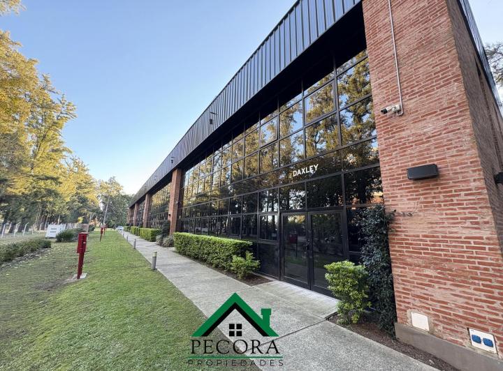Depósito · 427m² · 1 Ambiente · 4 Cocheras