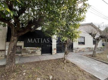 Casa · 236m² · 6 Ambientes · 1 Cochera · Venta Casa a Reciclar Castelar Norte