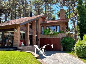 Casa · 280m² · 5 Ambientes · 1 Cochera · Casa en Venta en Pinamar 5 Amb a 300 m del Mar