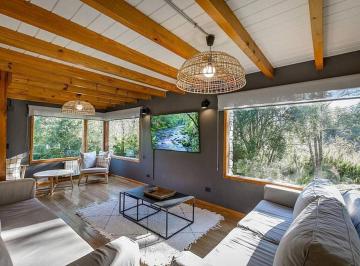 Casa · 300m² · 7 Ambientes · 1 Cochera · Excelente Casa en Barrio Las Balsas en 2500 m²