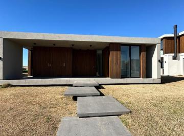 Casa · 172m² · 4 Ambientes · Casa en Lares