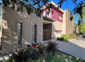 Casa · 325m² · 7 Ambientes · 1 Cochera · Casa en El Rodal, Canning