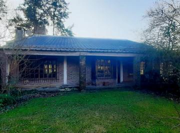 Casa de 6 ambientes, Presidente Perón · Casa Sobre Hermoso Lote con Piscina