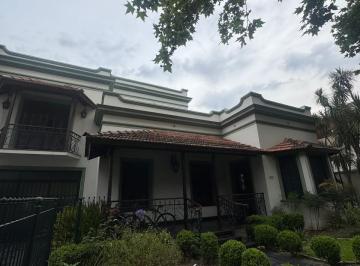 Casa de 5 ambientes, Almirante Brown · Casa en Venta en Excelente Ubicacion en Adrogue - Bouchard 1500