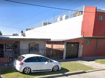 Casa · 100m² · 3 Ambientes · Casa Sobre Lote Propio a Refaccionar en Isidro Casanova
