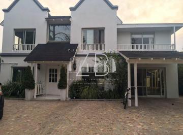 Casa de 6 ambientes, Esteban Echeverría · Preciosa Casa en Venta
