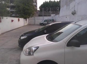 Garage , Tres de Febrero · Venta - Cochera Descubierta en Caseros