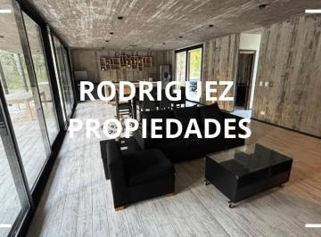 Casa · 210m² · 4 Ambientes · 1 Cochera · Casa en Villa Robles a Estrenar