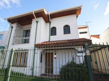 Casa · 197m² · 5 Ambientes · 2 Cocheras · Casa de 3 Dorm. con Excelente Lote Para Reciclar