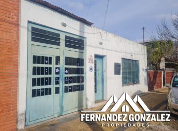 Casa de 4 ambientes, Lomas de Zamora · Casa en Venta de 4 Ambientes en Banfield, con Dos Baños, Garage y Fondo Libre