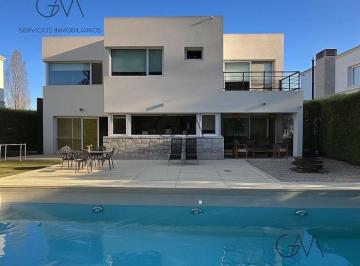 Casa · 300m² · 5 Ambientes · 1 Cochera · Casa en Alquiler Temporada en Rumenco