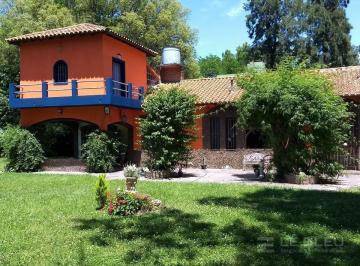 Casa · 170m² · 7 Ambientes · 2 Cocheras · Venta de Casa Colonial de 7 Amb. con Importante Terreno y Pileta