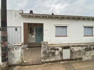 Casa · 127m² · 4 Ambientes · 1 Cochera · Casa en Barrio 9 de Julio