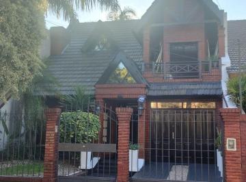 Casa de 6 ambientes, Morón · Venta Casa Villa Sarmiento 6 Ambientes Mas Dependencias, Se Toma Departamento en Parte de Pago