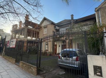 Casa de 8 ambientes, Lomas de Zamora · Chalet Estilo Ingles en El Centro de Lomas