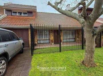 Casa · 149m² · 4 Ambientes · 1 Cochera · Chalet 4 Ambientes en Barrio Constitucion