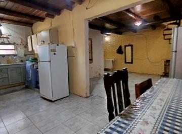 Casa · 172m² · 3 Ambientes · 2 Cocheras · Venta Casa de 2 Dorm. en Baigorria