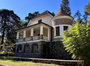 Casa de 6 ambientes, La Falda · Casa en Venta en La Falda, Barrio Residencial Villa Edén