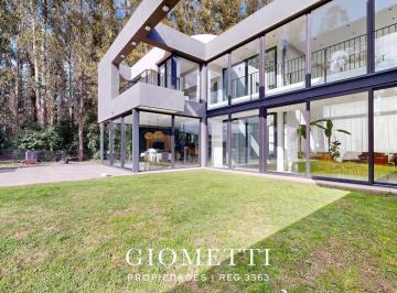 Casa · 312m² · 5 Ambientes · 2 Cocheras · Casa en Rumencó. Sector Lomas Chico